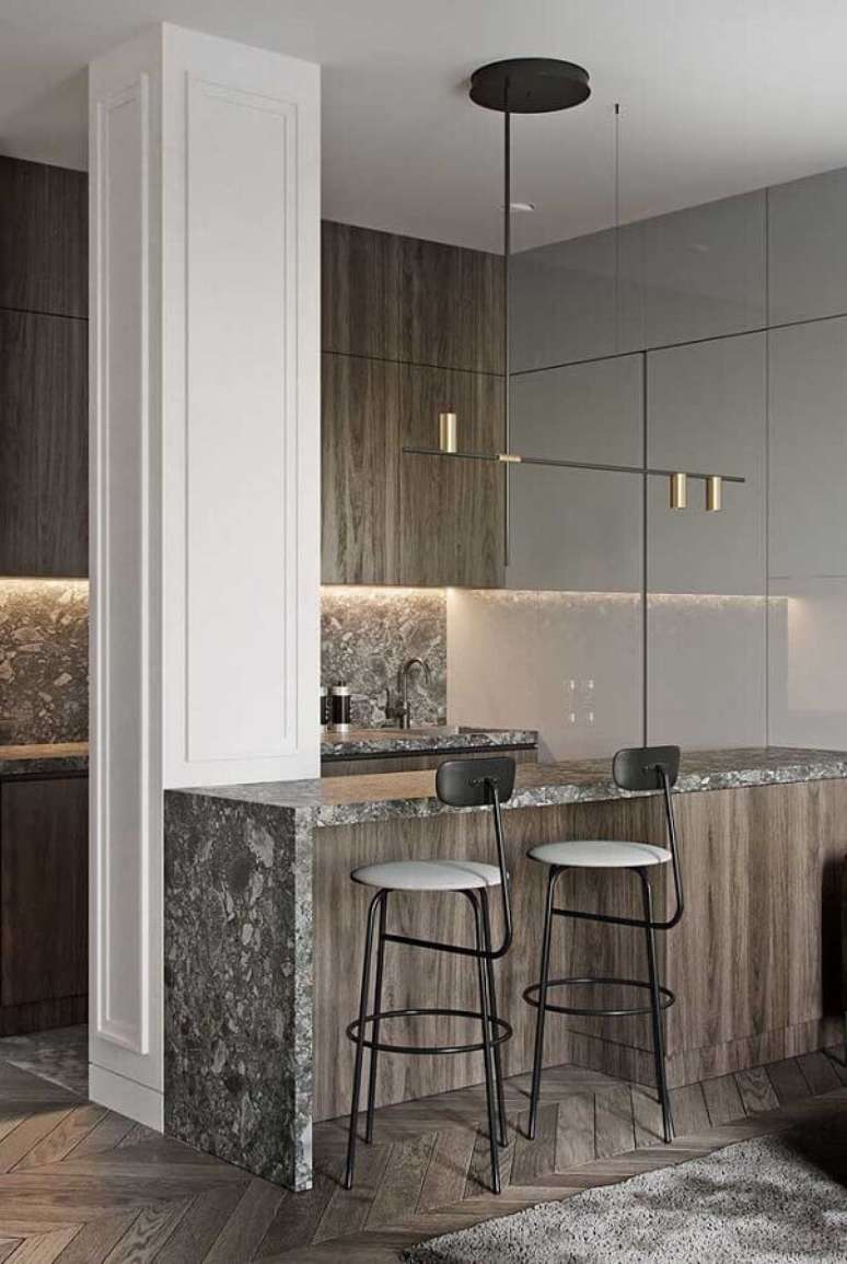 56. Decoração moderna com banco alto para cozinha americana com bancada de mármore – Foto: Houzz