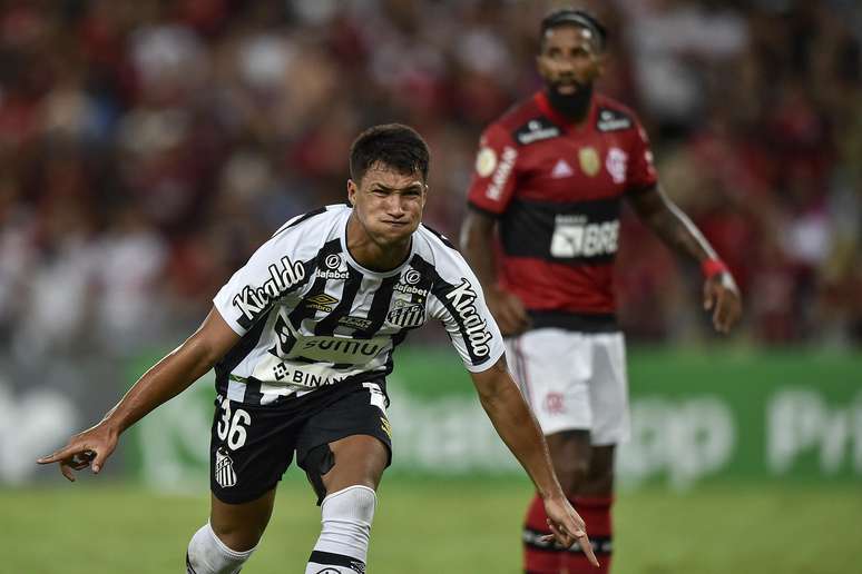 Santos sofre, mas conquista primeira vitória na Sul-Americana