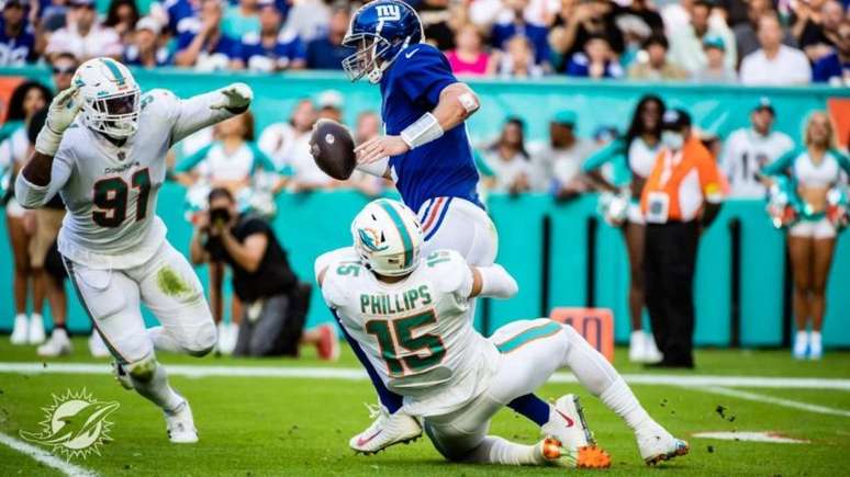 Jaelan Phillips cresceu de produção nos Dolphins nas últimas semanas (Miami Dolphins)