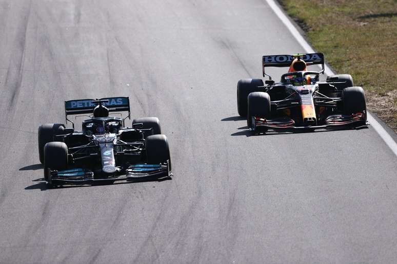 Bottas e Pérez viraram coadjuvantes no fim da temporada (Foto Lars Baron/Getty Images/Red Bull Content Pool)