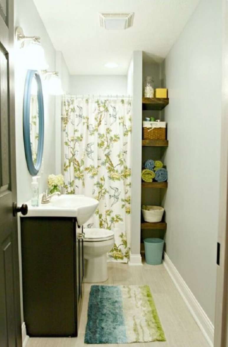 16. A cortina de box para banheiro deixo o ambiente mais moderno e clean. Fonte: Cristina la Casa