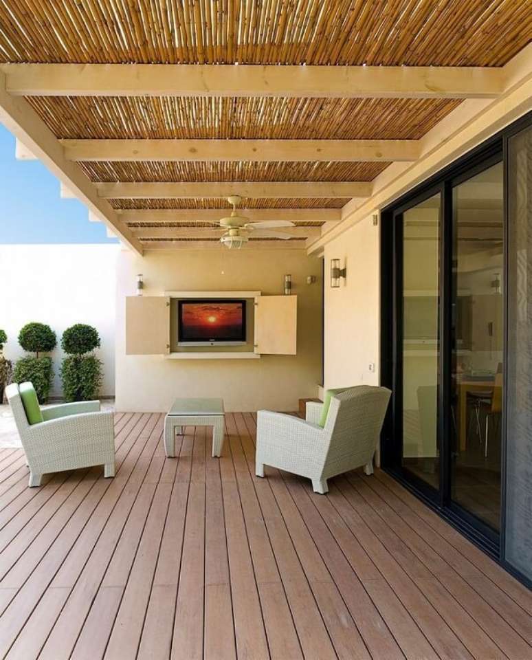 46. Cobertura para pergolado de bambu na varanda de casa &ndash; Foto Houzz