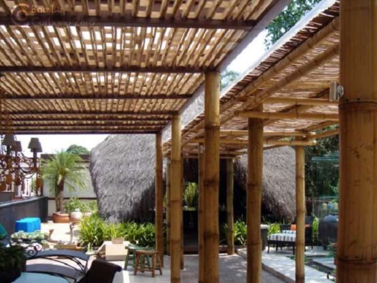 44. Capriche na estrutura do pergolado de bambu &ndash; Foto Casa e Constru&ccedil;&atilde;o