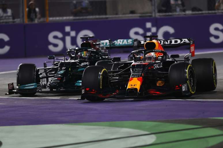 Lewis Hamilton e Max Verstappen se tocaram na Ar&aacute;bia Saudita 