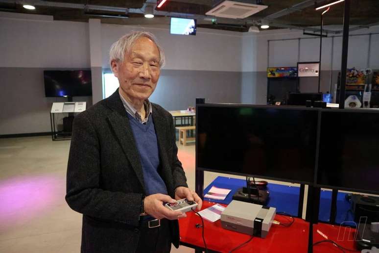 Masayuki Uemura e sua maior criação, o Nintendo Entertainment System