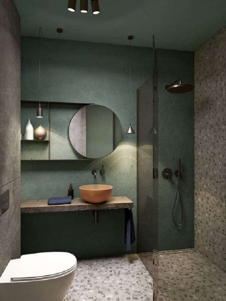 12. Decoração moderna para banheiro verde e cinza com bancada suspensa e espelho redondo – Foto: AD Russia