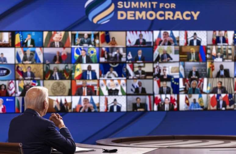 Biden conversou com l&iacute;deres mundias via teleconfer&ecirc;ncia