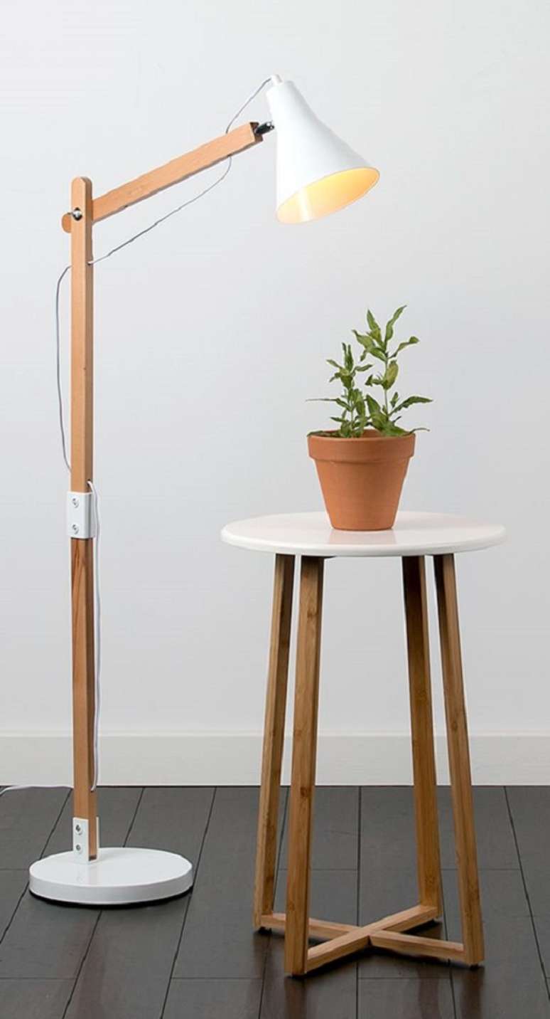 27. Lumin&aacute;ria retr&ocirc; para sala de estar moderna &ndash; Foto Wayfair UK