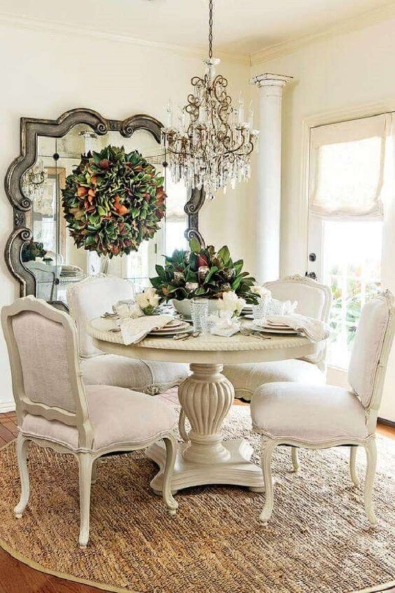 36. Móveis vintage na cor branca para sala de jantar com luminária retrô – Foto Southern Living