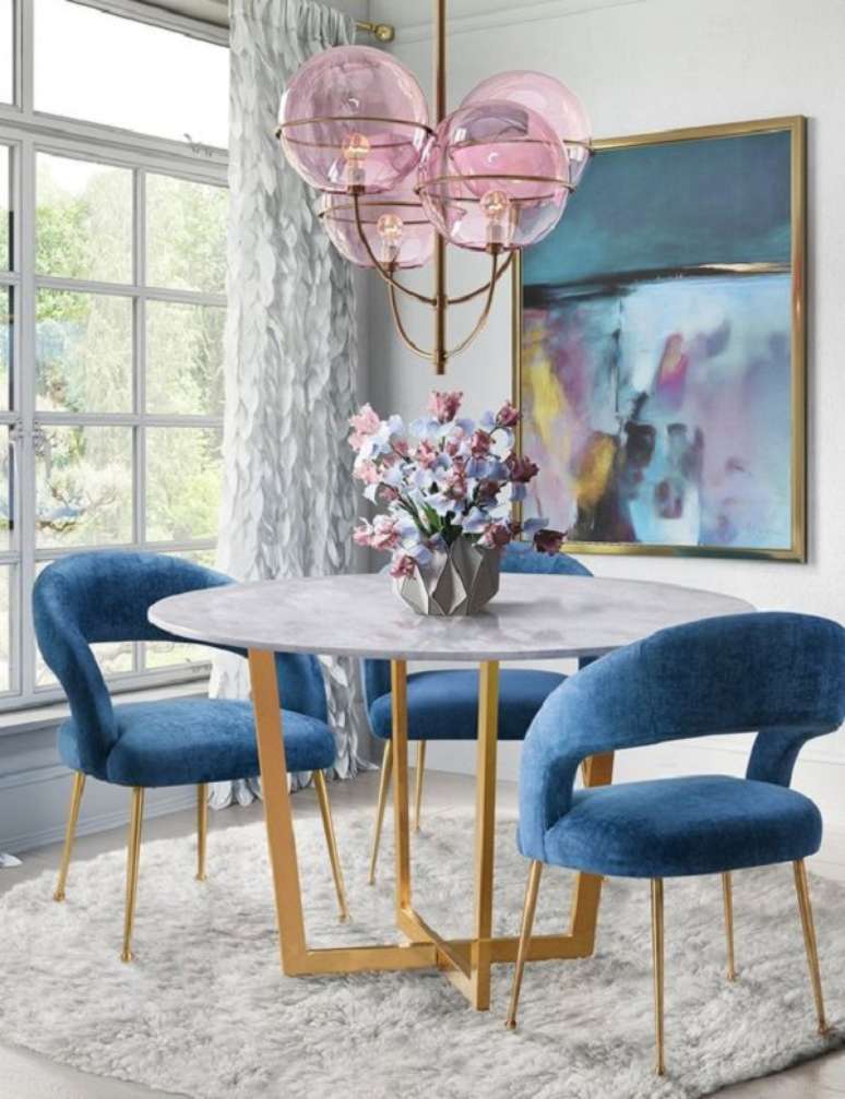 8. Sala de jantar estilo vintage com lumin&aacute;ria retr&ocirc; &ndash; Foto 6ixth Sense LA