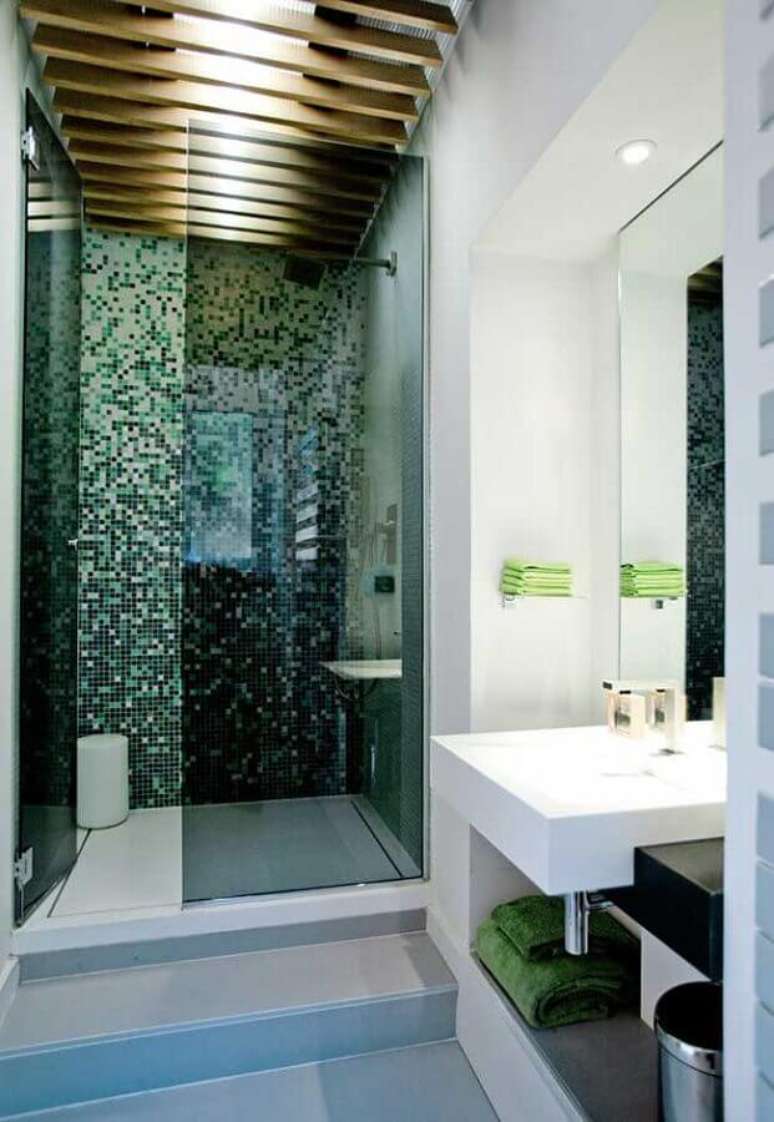 31. Decora&ccedil;&atilde;o com pastilha para box de banheiro verde moderno &ndash; Foto: Homify