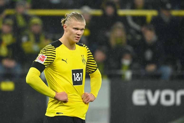 Erling Haaland tem contrato com o Borussia Dortmund até junho de 2024 (Foto: INA FASSBENDER / AFP)