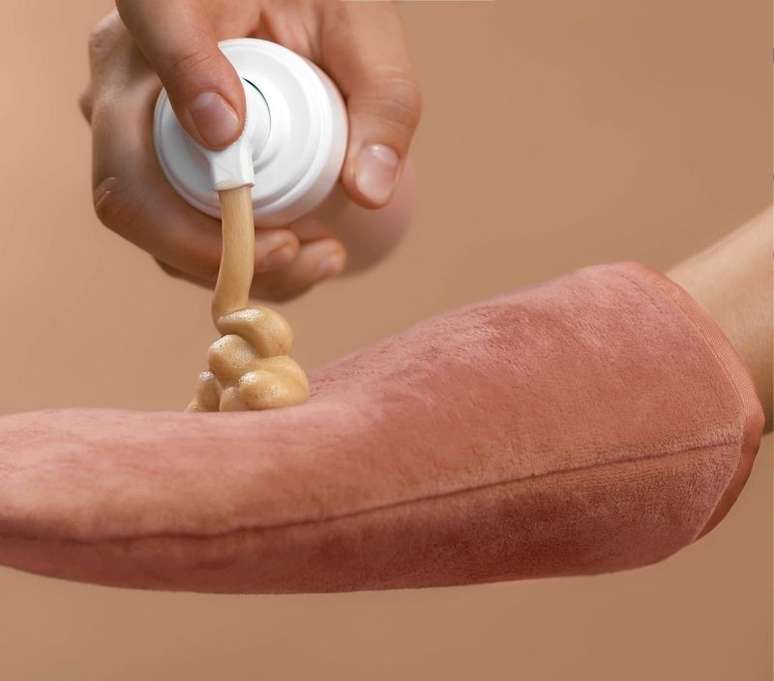&Eacute; necess&aacute;rio usar uma luva espec&iacute;fica para aplicar o autobronzeador 