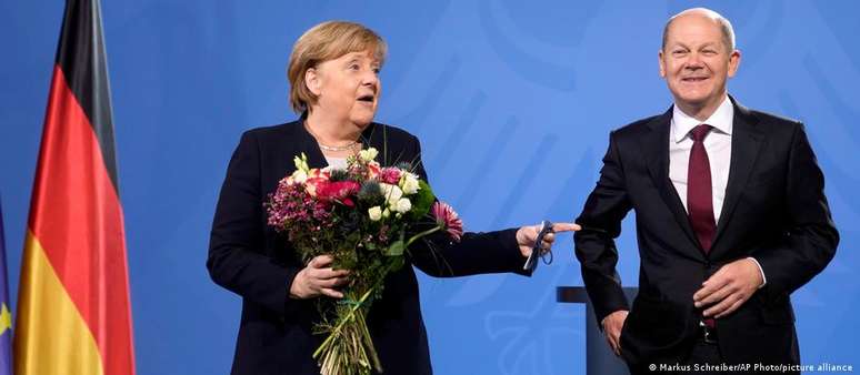 Scholz assume com a tarefa de substituir a popular Merkel