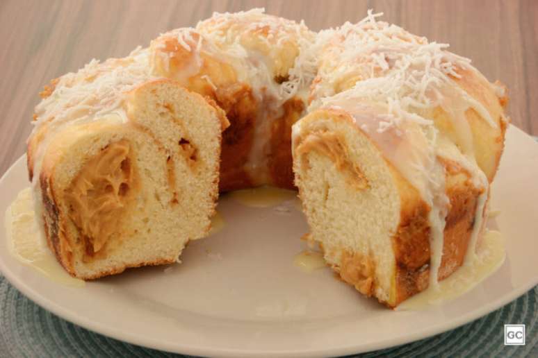 Guia da Cozinha - Receita de rosca doce recheada com leite condensado