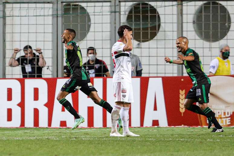 América-MG bate o São Paulo por 2 a 0 e vai à Libertadores