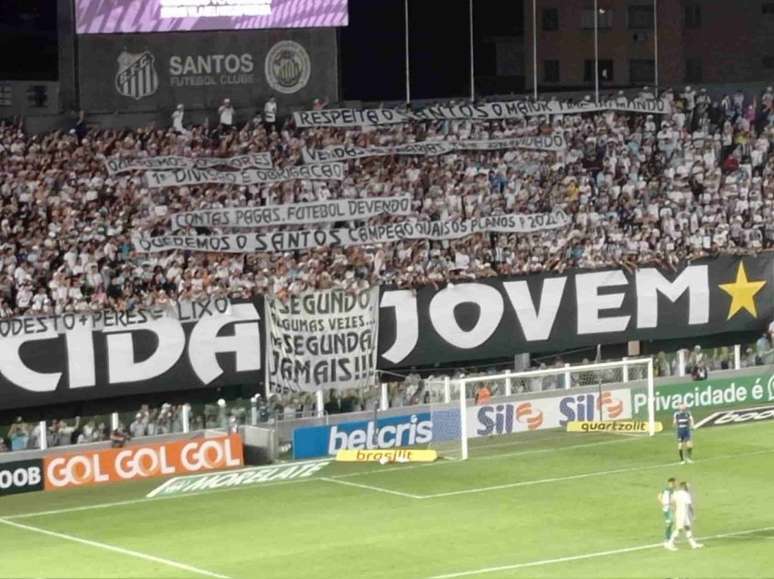 Maior torcida organizada do Santos solta manifesto e pede mudanças Maior torcida organizada do Santos solta manifesto e pede mudanças