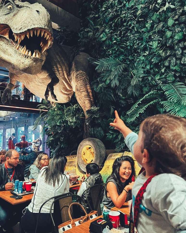 jurassic park burger restaurant
