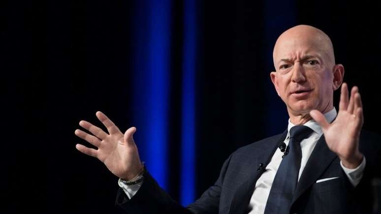 Jeff Bezos, dono da Amazon e homem mais rico do mundo, viu sua fortuna pessoal passar de US$ 115 bilh&otilde;es em 2019 para US$ 196 bilh&otilde;es em 2020, com o avan&ccedil;o do com&eacute;rcio eletr&ocirc;nico na pandemia