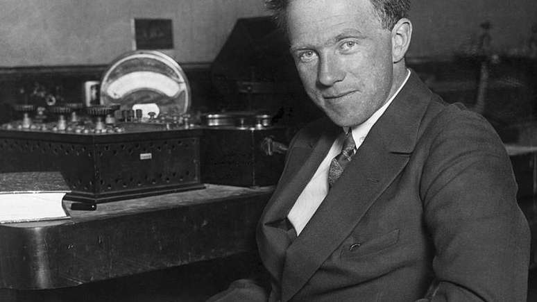 Werner Heisenberg liderou um dos laborat&oacute;rios onde cubos de ur&acirc;nio foram estudados