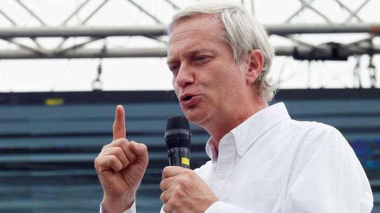 Jos&eacute; Antonio Kast obteve 27,9% dos votos no primeiro turno e Gabriel Boric, 25,8%. Pesquisas apontaram que Boric venceria o opositor da direita, mas por margem apertada