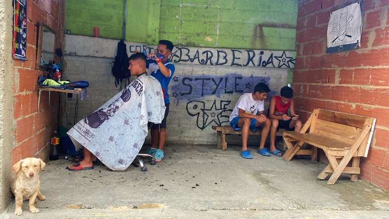 Barbearia em um bairro pobre de Caracas