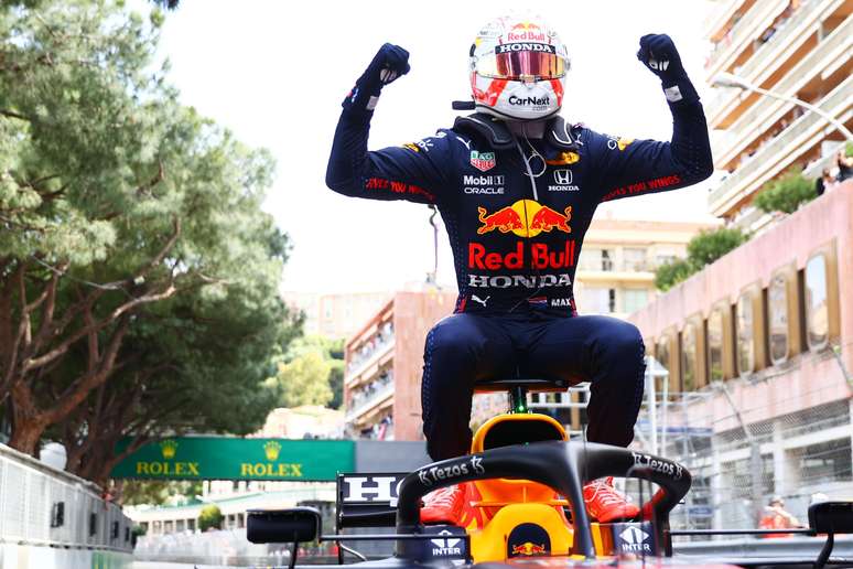 Max celebra vit&oacute;ria em M&ocirc;naco
