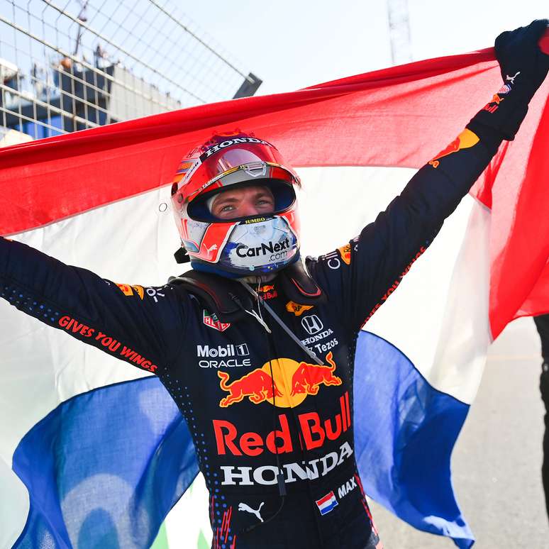 Max Verstappen celebra sua vit&oacute;ria em casa, uma das mais importantes do ano