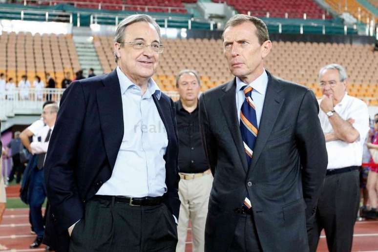 Florentino Pérez deu voz a Emilio Butragueño (dir.), que reclamou da Uefa (Foto: Antonio Villalba / Real Madrid)