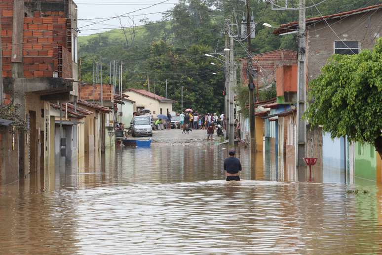 Imagem do governo de Minas Gerais mostra impacto das chuvas no Vale do Jequitinhonha; municípios da Bahia também foram afetados