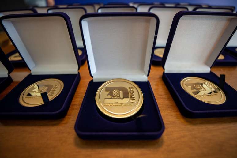 Medalhas que a Pioneiras receberam nos 30 anos da Seleção Brasileira feminina