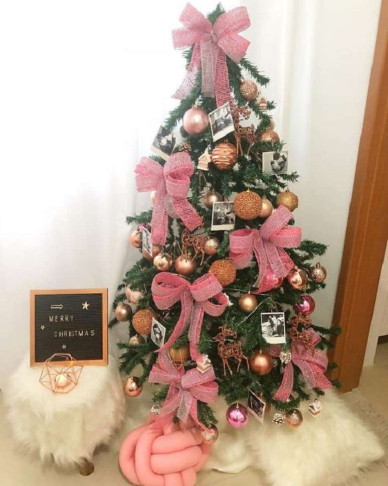 9. &Aacute;rvore de natal pequena decorada com la&ccedil;os &ndash; Foto Indonesia Kuno