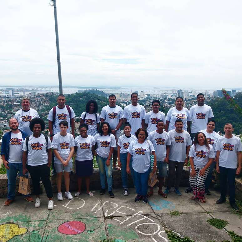 Turma do movimento Vai na Web