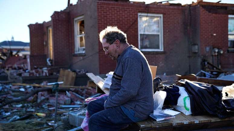 Rick Foley diante de sua casa: "Tudo foi destruído em 30 segundos"