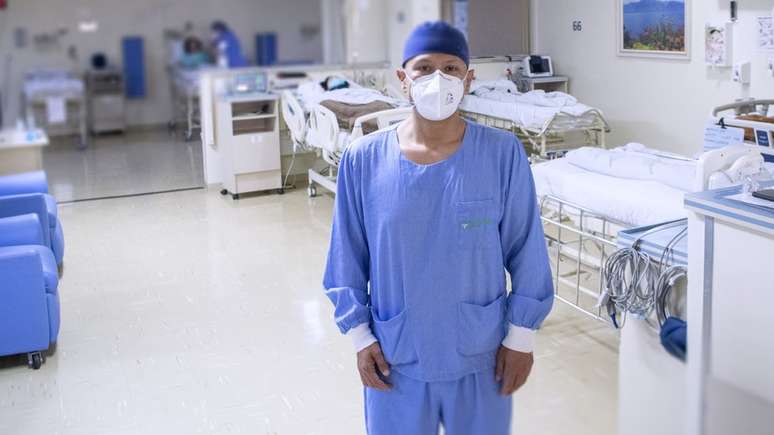 Em março, Leonardo Camargo contou para a BBC News Brasil que estava recorrendo a medicamentos em desuso porque o estoque de sedativos para intubação estava prestes a acabar. Agora, o hospital onde ele trabalha, no Rio Grande do Sul, está sem pacientes com covid-19 na UTI pela primeira vez