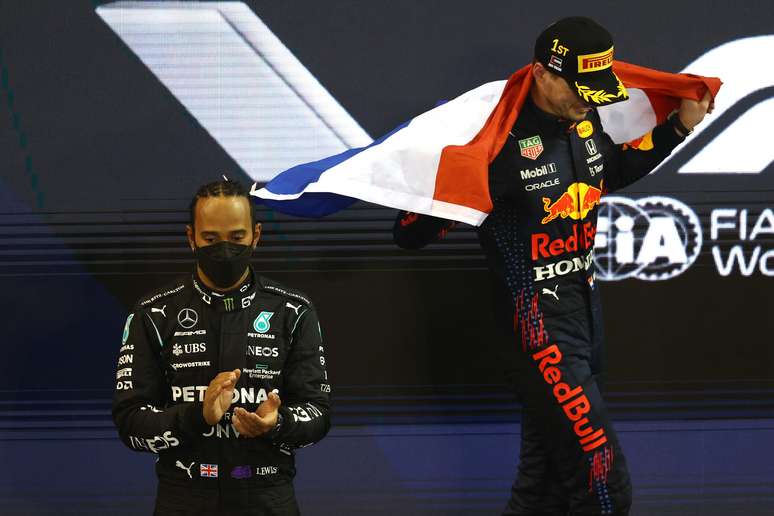 A decepção de Hamilton contrasta com a festa de Verstappen 