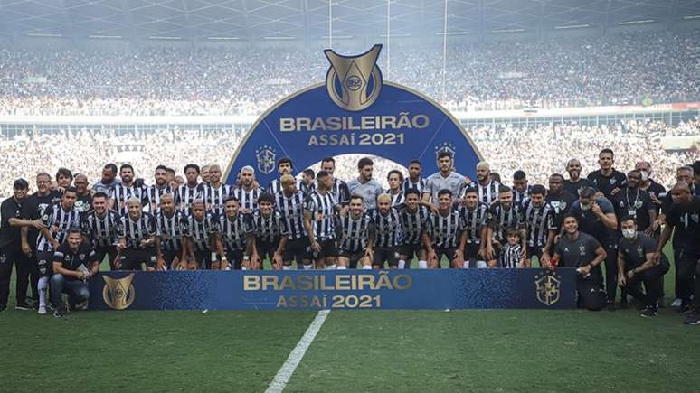 O título Brasileiro de 2021 colocou o Galo de volta ao protagonismo nacional, enquanto o maior rival, o Cruzeiro, sofre na Série B pelo terceiro ano seguido-(Foto: Pedro Souza / Atlético-MG)