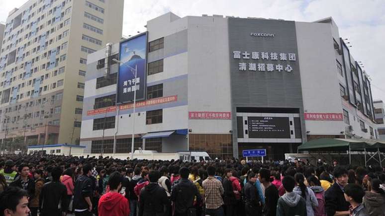 A oferta de trabalho em cidades como Shenzhen atraiu chineses do interior, como os candidatos a vagas na Foxconn