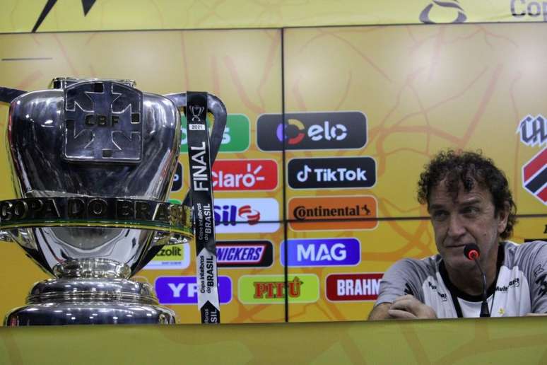 Cuca, durante entrevista coletiva no Atlético-MG antes da final da Copa do Brasil (Foto: Luiza Sá)