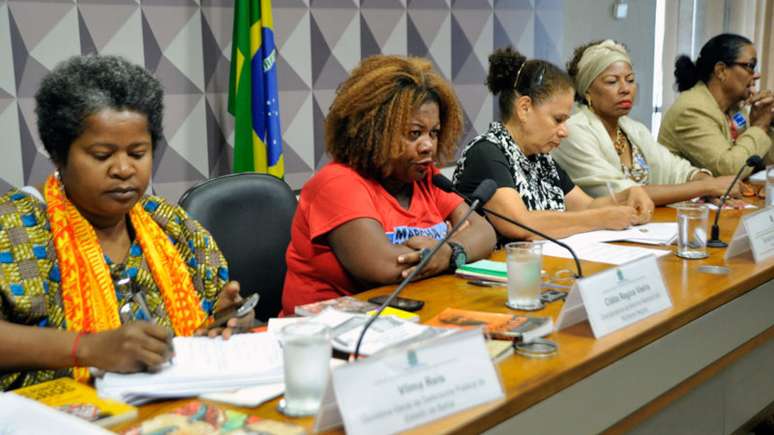 Ouvidora-geral da Defensoria Pública do Estado da Bahia, Vilma Reis; coordenadora da Marcha Nacional das Mulheres Negras, Clátia Regina Vieira; presidente eventual da CDH, senadora Regina Sousa (PT-PI); membro do Instituto da Mulher Negra no Estado do Piauí, Sônia Terra; procuradora da Fundação Palmares - Ministério da Cultura, Dora Bertúlio