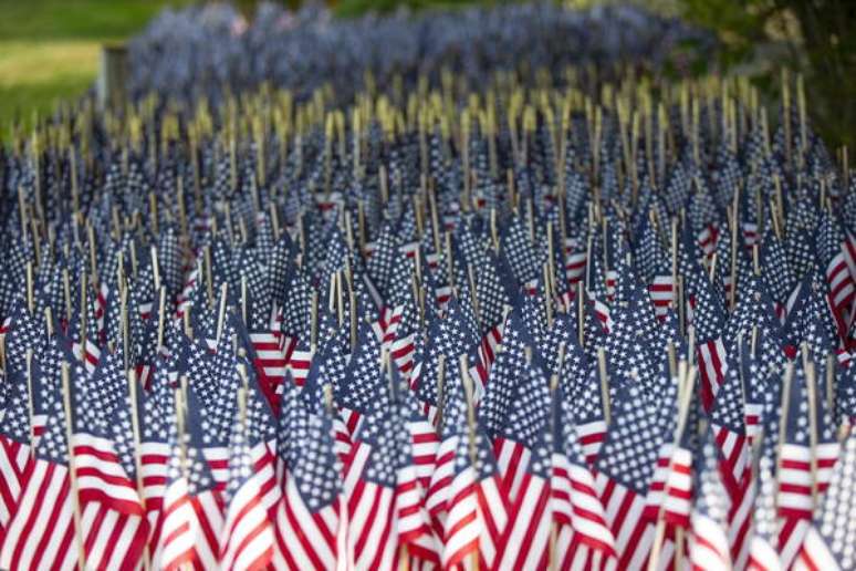 Homenagem aos mortos pelo novo coronavírus em Massachusetts