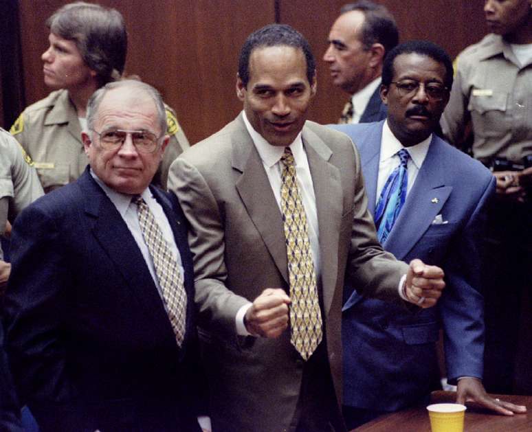 OJ Simpson se torna livre após fim da liberdade condicional