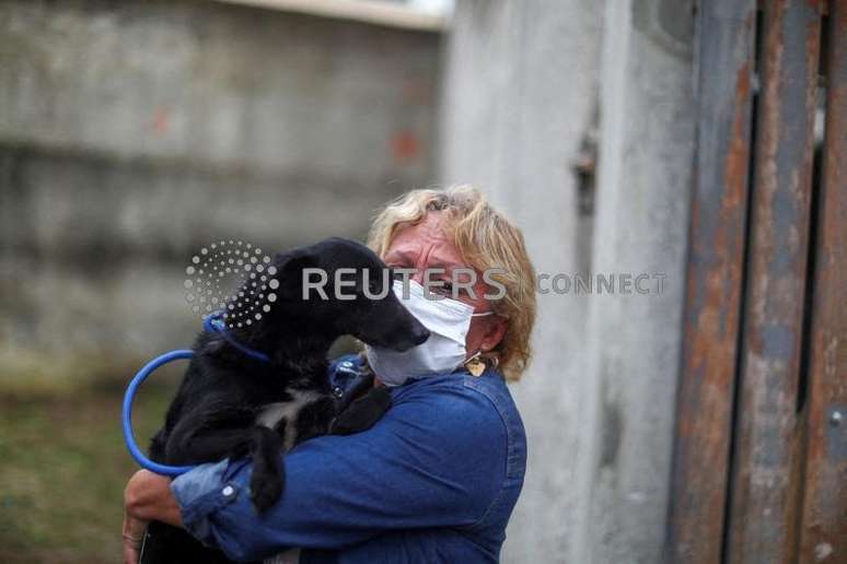 Sansa é recebida por sua nova família no Rio de Janeiro
15/05/2020
REUTERS/Pilar Olivares