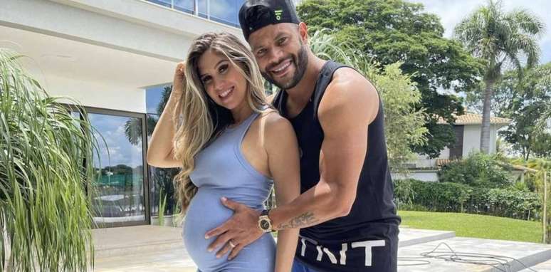 Hulk e sua esposa Camila Ângelo aproveitando casa em Belo Horizonte (Reprodução / Instagram)