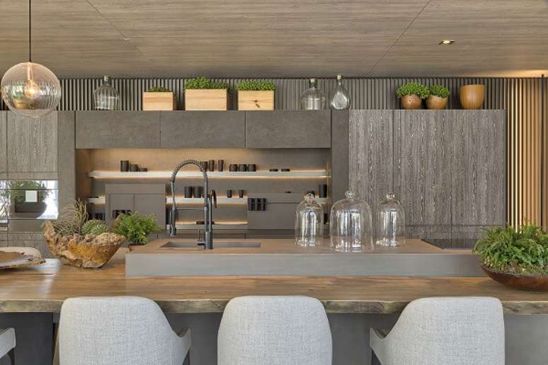 4. Cozinha moderna com torneira flexível de mesa – Foto Debora Aguiar