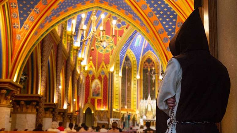 A basílica Nossa Senhora do Rosário, em Embu, é conhecida como basílica dos Arautos do Evangelho