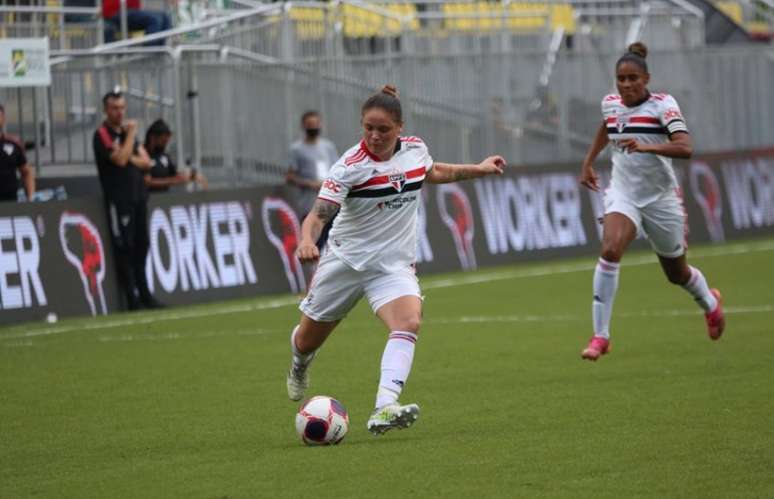 Glaucia em ação pelo São Paulo: lesão grave no joelho em jogo contra o Inter (Foto: Gabriela Monsanto/saopaulofc)