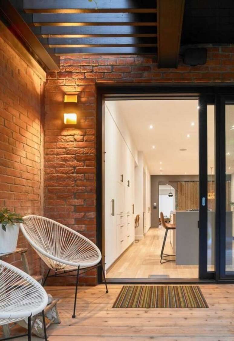 51. Lumin&aacute;ria de jardim de parede na decora&ccedil;&atilde;o r&uacute;stica e aconchegante &ndash; Foto Decor Facil