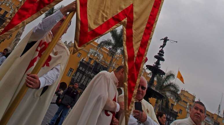 A associação está presente em mais de 70 países; na foto, membros no Peru