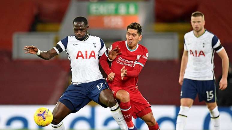 Tottenham e Liverpool enfrentam-se pela Premier League (Foto: PETER POWELL / POOL / AFP)
